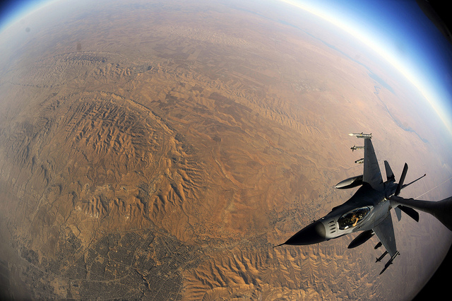 A U.S. Air Force F-16 Fighting Falcon refueling over Iraq in 2010. The plane can fly at altitudes of more than 50,000 feet, high enough to put pilots at increased risk for brain lesions. [Image credit: Flickr user U.S. Air Force]
