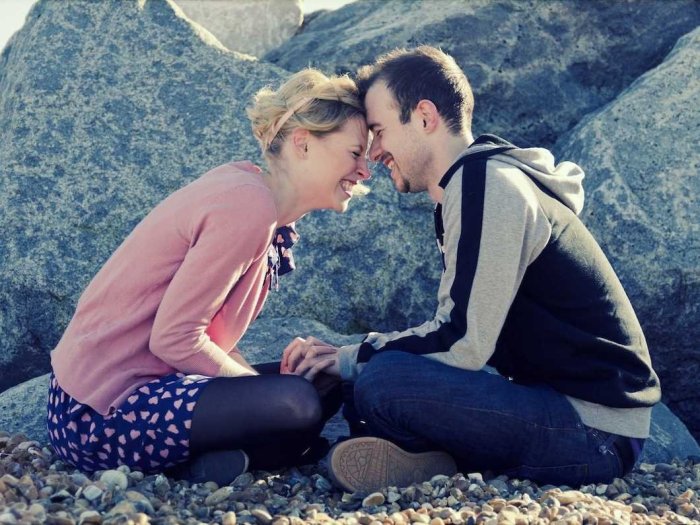 couple-laughing-together-1